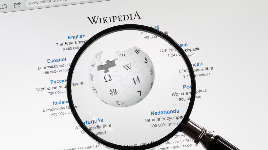 Википедия теряет посетителей, пока ИИ берет информацию без перехода на сайт